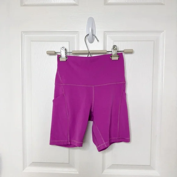Align Shorts with Pockets 6” - Size 4 - Picture 4 of 5